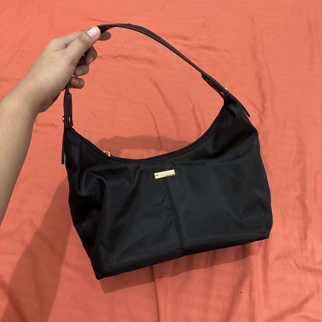 Black Nylon Shoulder Bag (Category: Shoulder Bags) located in Caloocan City. Submitted by romeosierra (Listing ID 1461326184, Image 1). Description: .