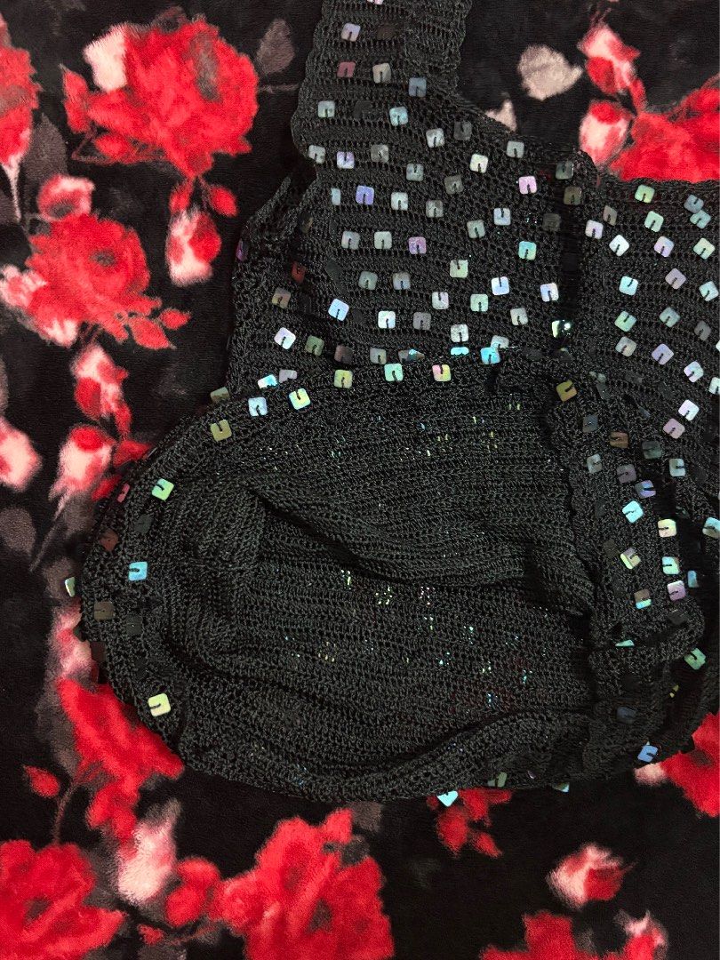 Black Sequin Mesh Knit Top (Category: Sleeveless) located in Cavite. Submitted by raf.nomnom (Listing ID 1461398363, Image 3). Description: - Black mesh knit top - Covered in square iridescent sequins - Cropped style with short sleeves - Ideal for parties or layering - Unique piece that catches the light.