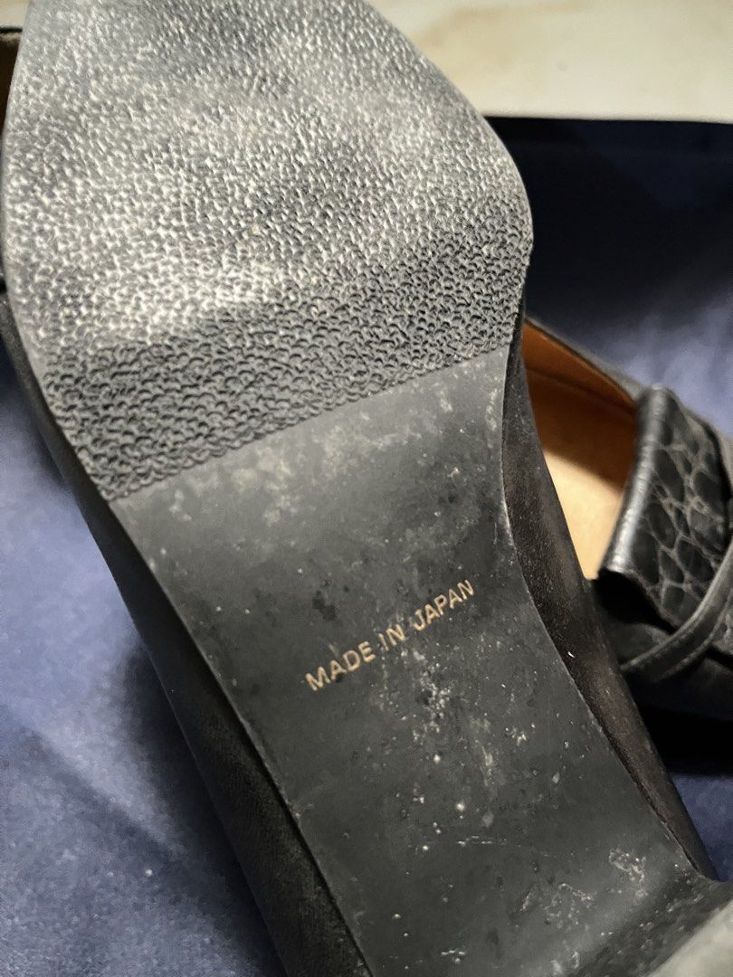 US 38-39 Black Heels (Category: Heels) located in Manila. Submitted by lovedbyherr.era (Listing ID 1461342187, Image 2). Description: • 2 inches heels • Needs to be shined •Good for school and office • Can fit 38-39 • Price is negotiable.