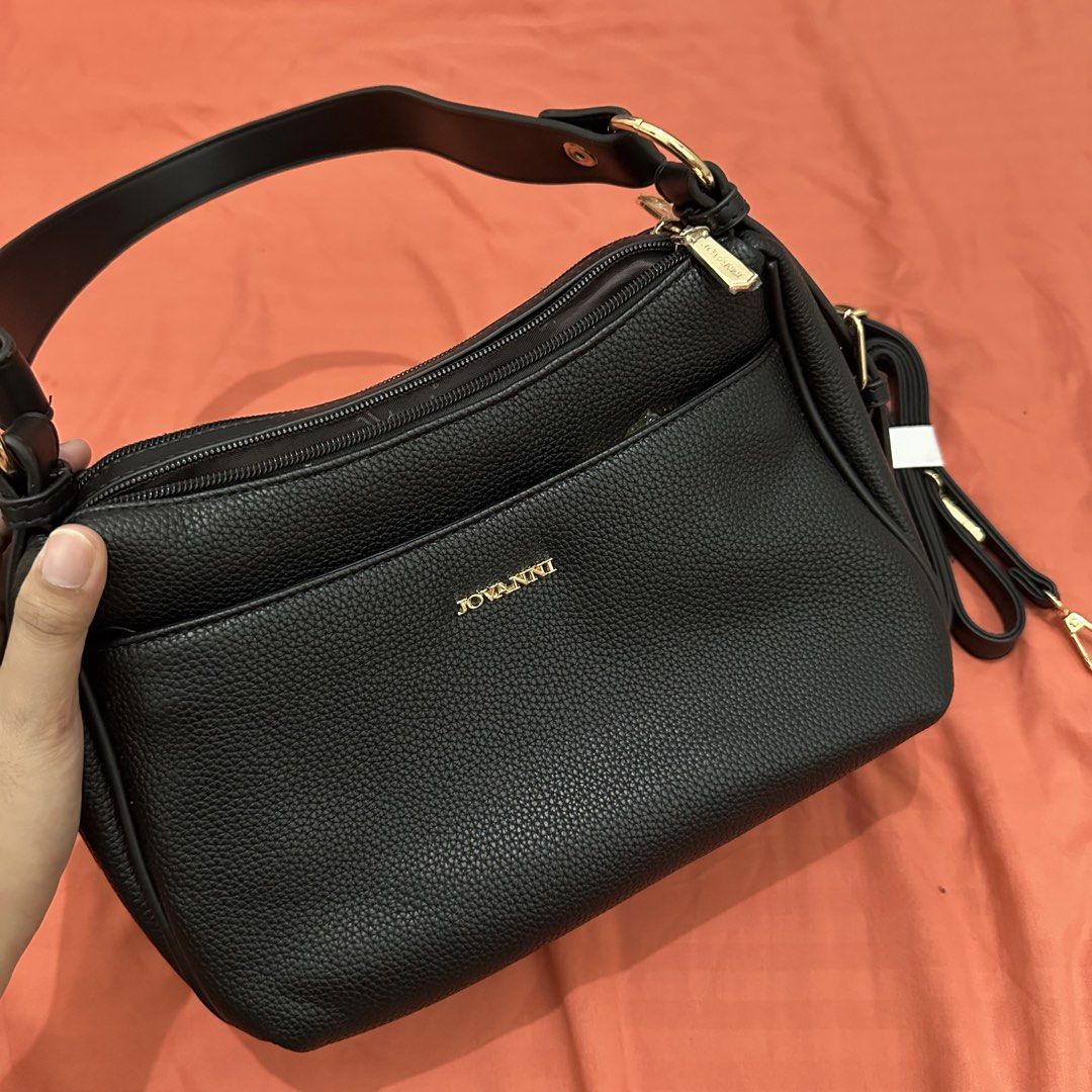 Black shoulder sling bag (Category: Shoulder Bags) located in Caloocan City. Submitted by romeosierra (Listing ID 1461326411, Image 2). Description: still brand new. Hindi po ito nagamit, natanggalan lang ng tags. Pls see photo for original price.