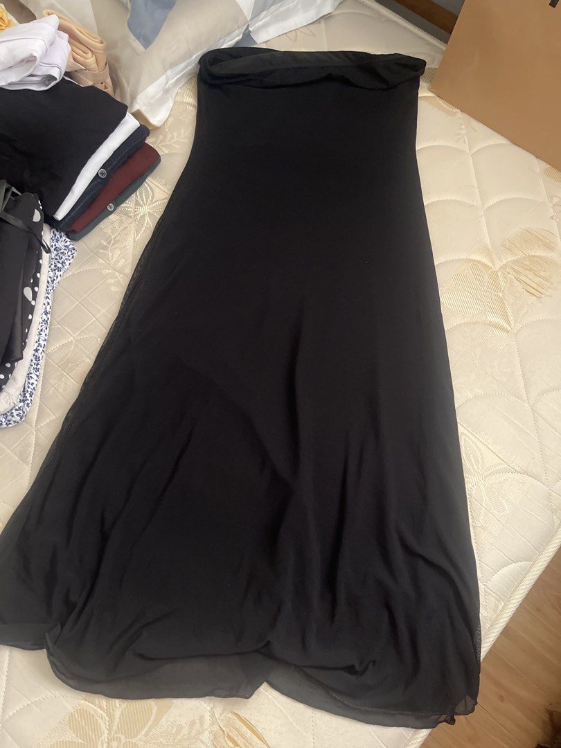 Black Strapless Midi Dress (Category: Dresses) located in Pasig City. Submitted by jnzmrq1003 (Listing ID 1461359297, Image 2). Description: - Long black strapless dress - Stretchy and very comfortable fabric - Versatile: wear casual or dressy - Ideal for summer evenings or layering - Easy to style up or down - Fits most sizes due to stretchy material.