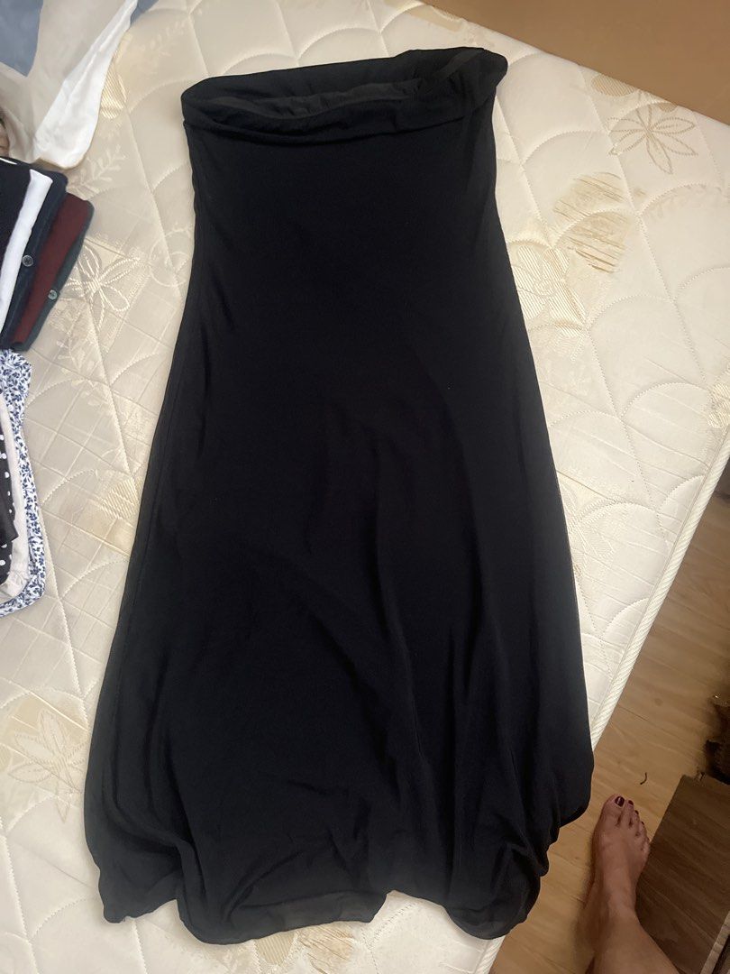 Black Strapless Midi Dress (Category: Dresses) located in Pasig City. Submitted by jnzmrq1003 (Listing ID 1461359297, Image 3). Description: - Long black strapless dress - Stretchy and very comfortable fabric - Versatile: wear casual or dressy - Ideal for summer evenings or layering - Easy to style up or down - Fits most sizes due to stretchy material.