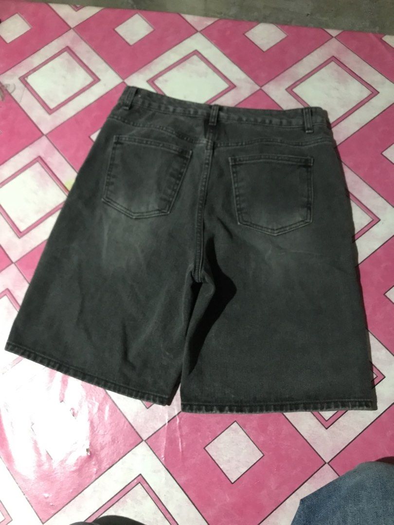 black washed jorts (Category: Shorts) located in Manila. Submitted by franceleeb33468 (Listing ID 1461512338, Image 3). Description: sale ‼️ sale ‼️ black washed jorts waist 30-31 Length 21 Leg open 11 price 250 loc: negros occidental dm me📩.
