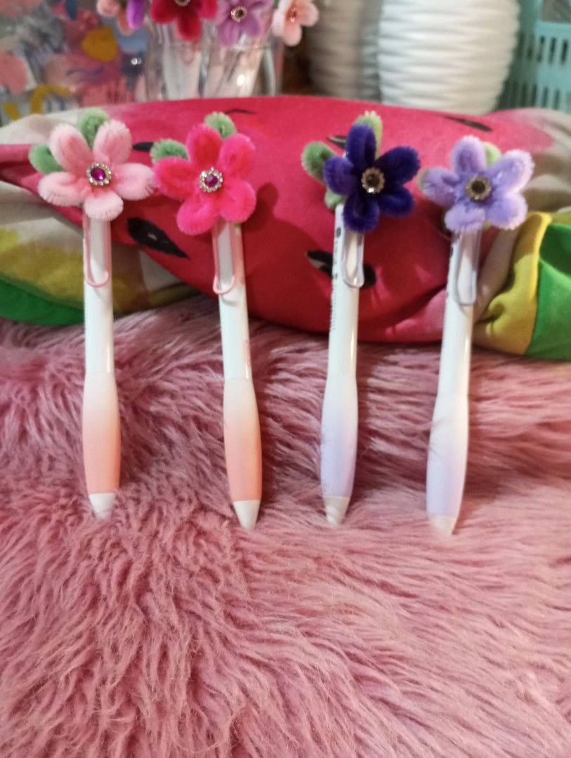 Bloom Pen 🌹 Handmade Fuzzy Wire Flower Ballpen (Category: Other Stationery & Craft) located in Caloocan City. Submitted by culkins (Listing ID 1461383151, Image 2). Description: -Deli ballpen with fuzzy wire flower -1pc only for 50 pesos -Available 📍 Acacia Malabon.