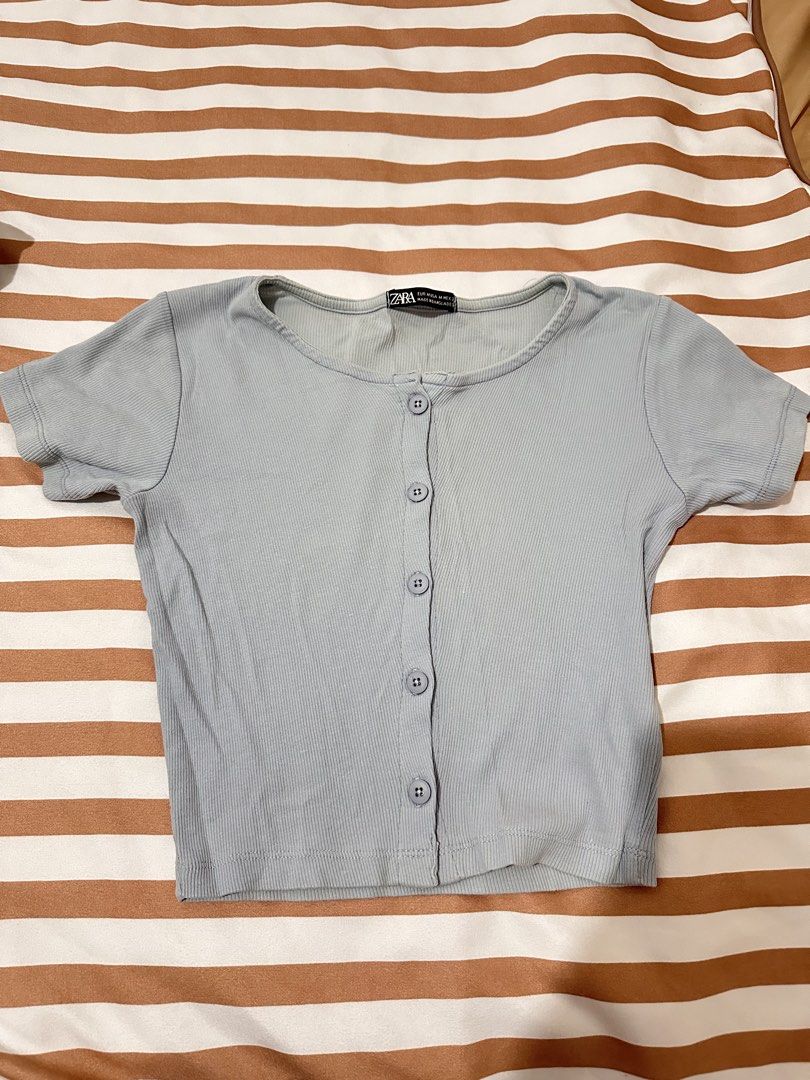 Blouse Crop Top (Category: Blouses) located in Valenzuela. Submitted by shopbychacha (Listing ID 1461391097, Image 1). Description: Blouse Crop Top Can fit from XS to S.