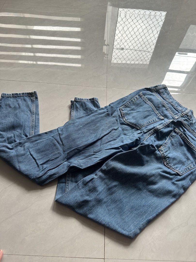 Blue Denim Jeans (Category: Jeans) located in Caloocan City. Submitted by brandeditemsph (Listing ID 1461422351, Image 2). Description: - Classic blue denim jeans - Straight leg cut - Standard five-pocket design - Button and zip closure - Perfect for everyday wear - Shows some signs of wear.