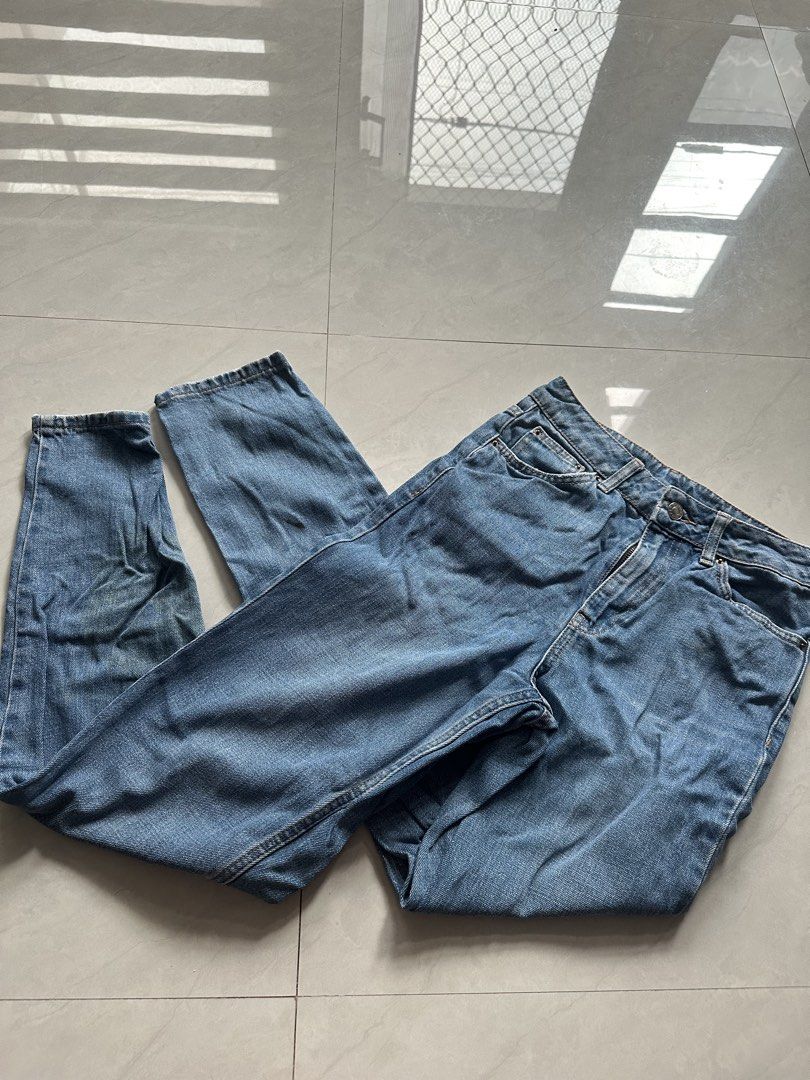 Blue Denim Jeans (Category: Jeans) located in Caloocan City. Submitted by brandeditemsph (Listing ID 1461422351, Image 1). Description: - Classic blue denim jeans - Straight leg cut - Standard five-pocket design - Button and zip closure - Perfect for everyday wear - Shows some signs of wear.