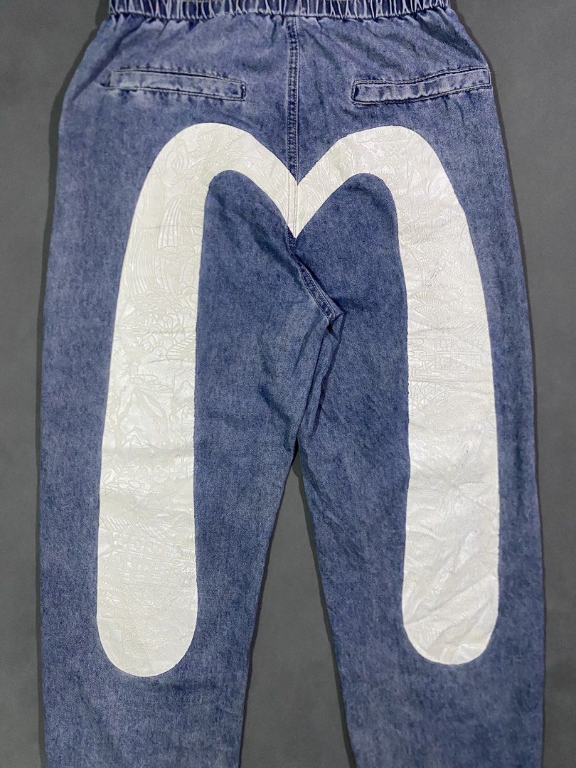 Evisu Pants (Category: Jeans) located in Dumaguete. Submitted by darios_thrift (Listing ID 1461412870, Image 2). Description: Daicock Pants Off only good for PSG use only ₱350 + sf Waist : 28 - 36 Length : 39 Hem : 7 Excellent condition ✅ Need wash ♻️ Color rate : 9.8/10 (Color may vary due to lighting) .