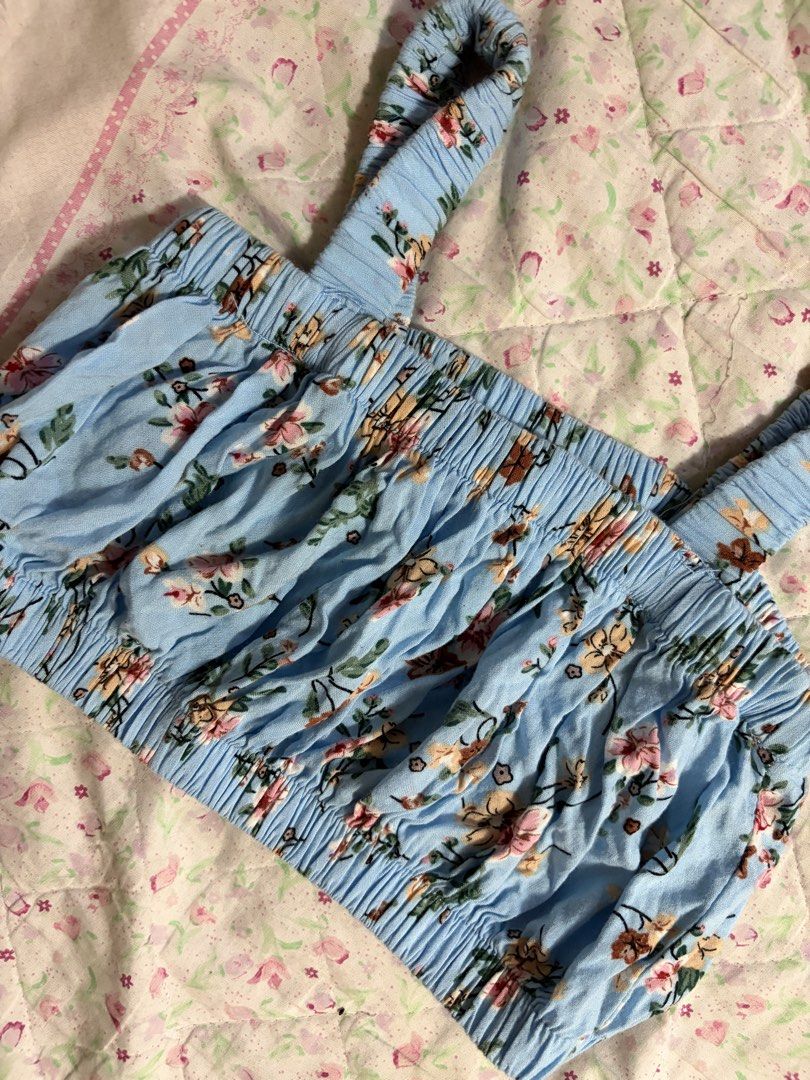 Blue Floral 2-Piece Set (Category: Sets or Coordinates) located in Muntinlupa City. Submitted by herellas0504 (Listing ID 1461366274, Image 3). Description: Blue Floral 2-Piece Set Mine: 300 xs-small no issue, good as new.