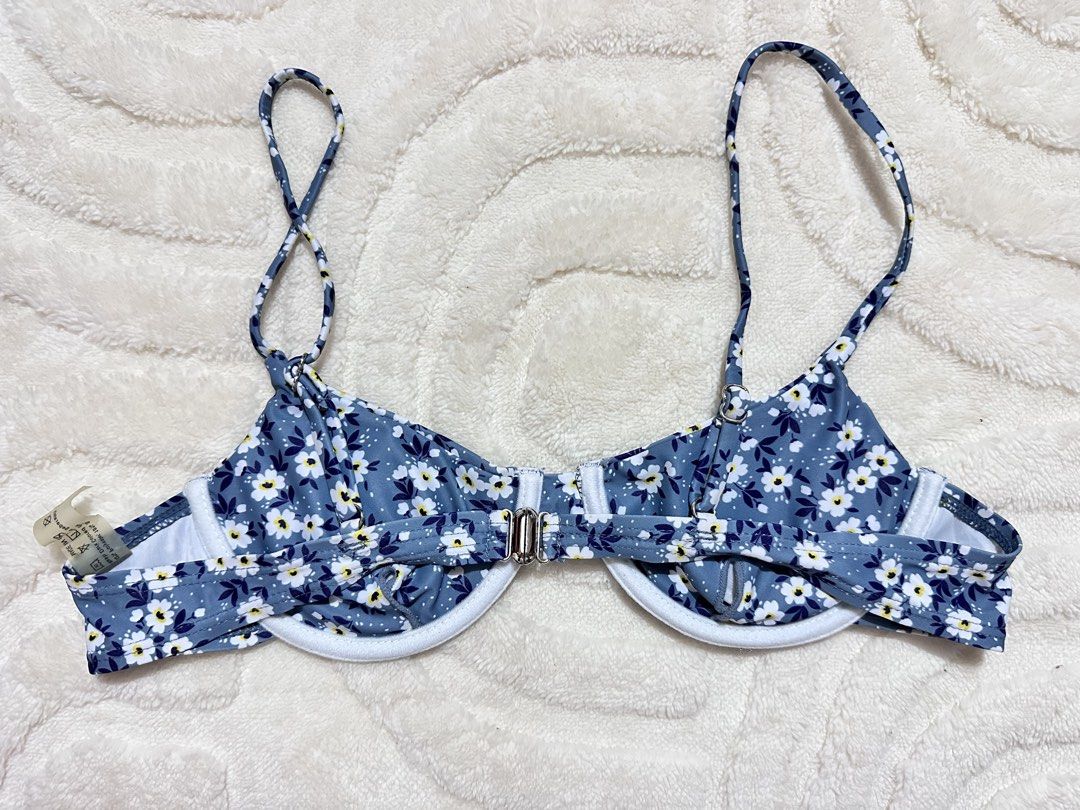 Blue Floral Swimsuit/Bikini (Category: Bikinis & Swimsuits) located in Santa Maria. Submitted by asdfghzl (Listing ID 1461517306, Image 3). Description: Used once only ! ♡ xs - s Underwire bra.