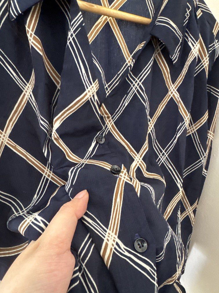 Blue Patterned Longsleeves (Category: Longsleeves) located in Mexico. Submitted by studioleraph (Listing ID 1461352338, Image 2). Description: 🛍️ Perfect for your personal wardrobe or reseller business 🫶 👗 The actual item being sold is the original garment shown in the product photos. Small differences in fit, drape, color, texture, or details may occur. 💌 Condition: • Preloved; Please wash the items before wearing. • Please manage expectatio