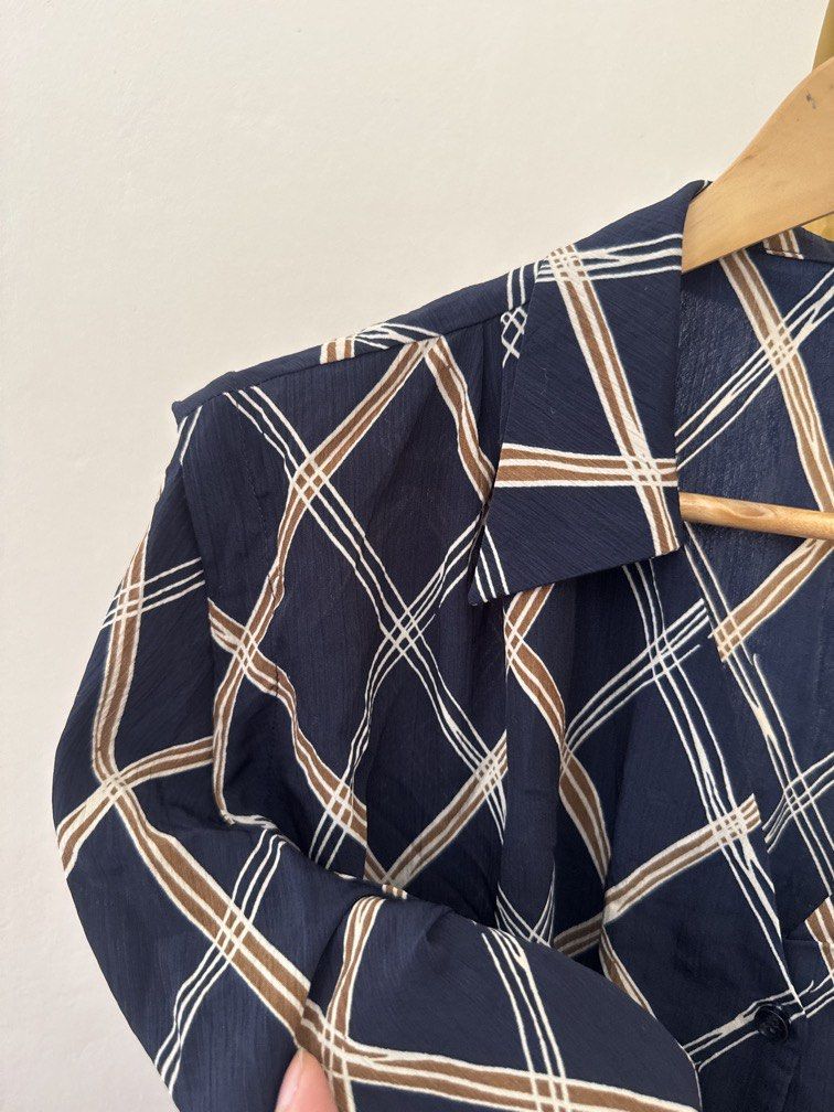 Blue Patterned Longsleeves (Category: Longsleeves) located in Mexico. Submitted by studioleraph (Listing ID 1461352338, Image 3). Description: 🛍️ Perfect for your personal wardrobe or reseller business 🫶 👗 The actual item being sold is the original garment shown in the product photos. Small differences in fit, drape, color, texture, or details may occur. 💌 Condition: • Preloved; Please wash the items before wearing. • Please manage expectatio