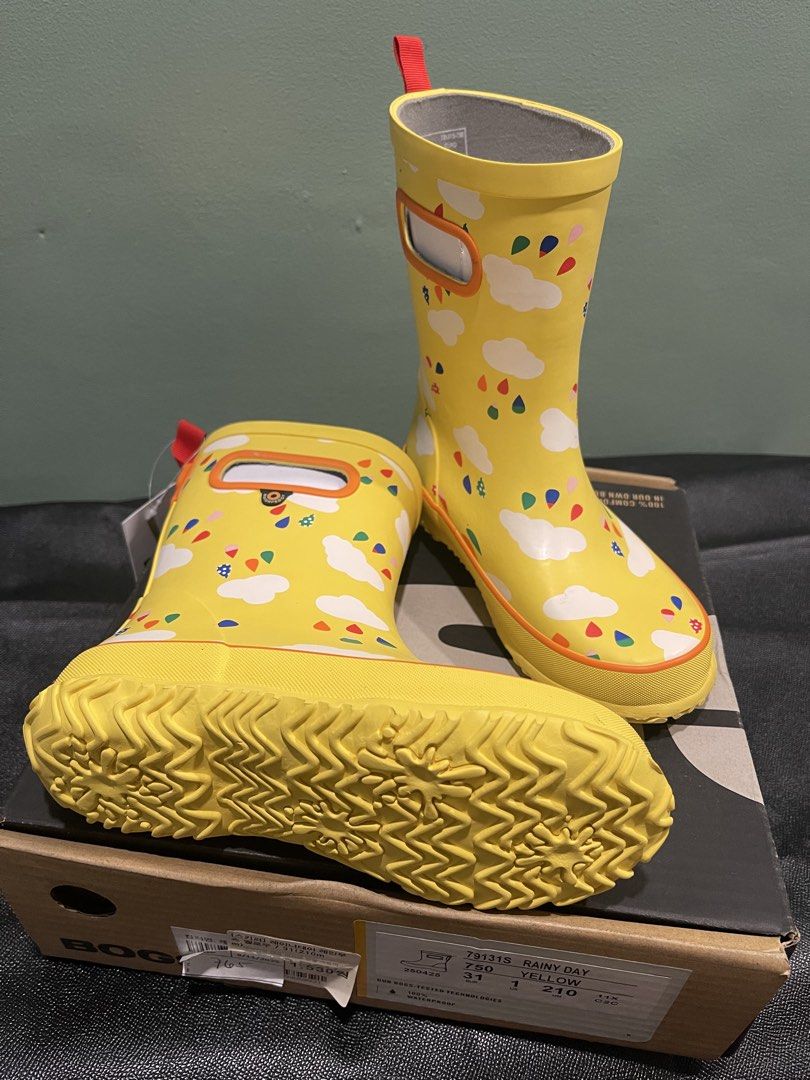 Bogs Rainy Day Yellow Cloud Rain Boots Size 1 US (Category: Babies & Kids Fashion) located in Manila. Submitted by dual_time (Listing ID 1461491557, Image 2). Description: BOGS Yellow rain boots Cute cloud and raindrop pattern Soles with good grip Includes original box Ideal for protecting your kids on a rainy days Size 1 US - approx 6-7y/o Asking Price php 650 Location: Marikina Available for pick up via Grab or Lalamove MOP Gcash or Maribank PM