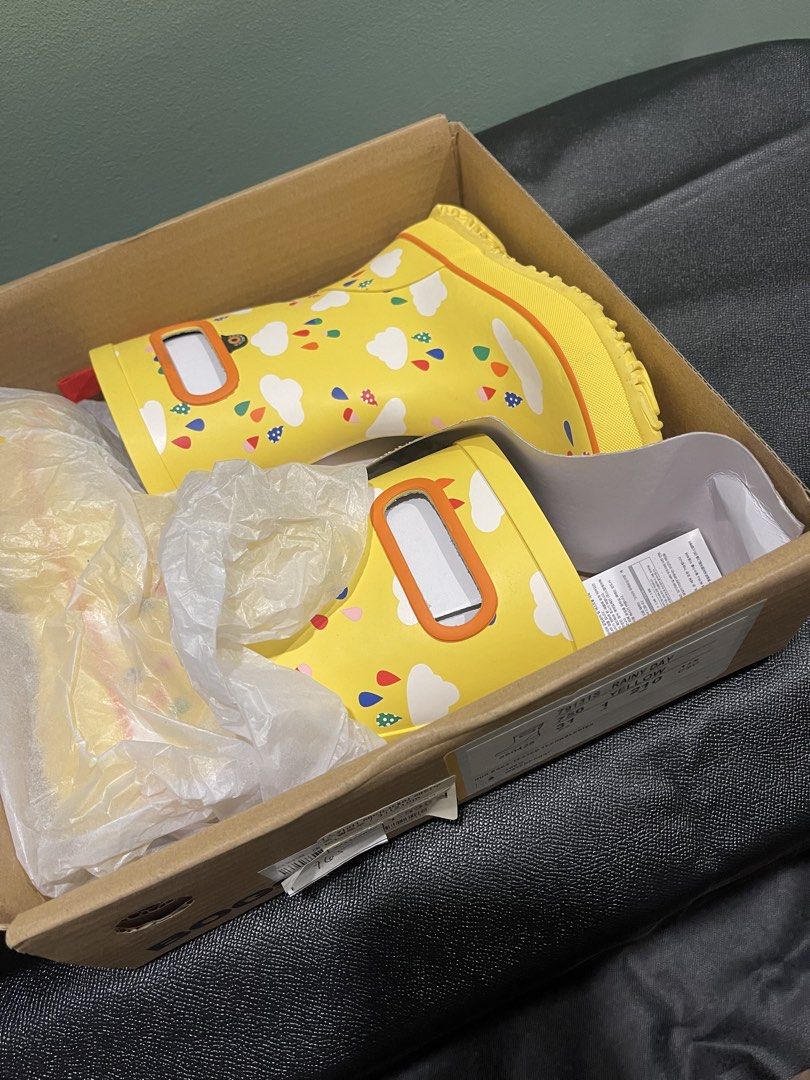 Bogs Rainy Day Yellow Cloud Rain Boots Size 1 US (Category: Babies & Kids Fashion) located in Manila. Submitted by dual_time (Listing ID 1461491557, Image 3). Description: BOGS Yellow rain boots Cute cloud and raindrop pattern Soles with good grip Includes original box Ideal for protecting your kids on a rainy days Size 1 US - approx 6-7y/o Asking Price php 650 Location: Marikina Available for pick up via Grab or Lalamove MOP Gcash or Maribank PM