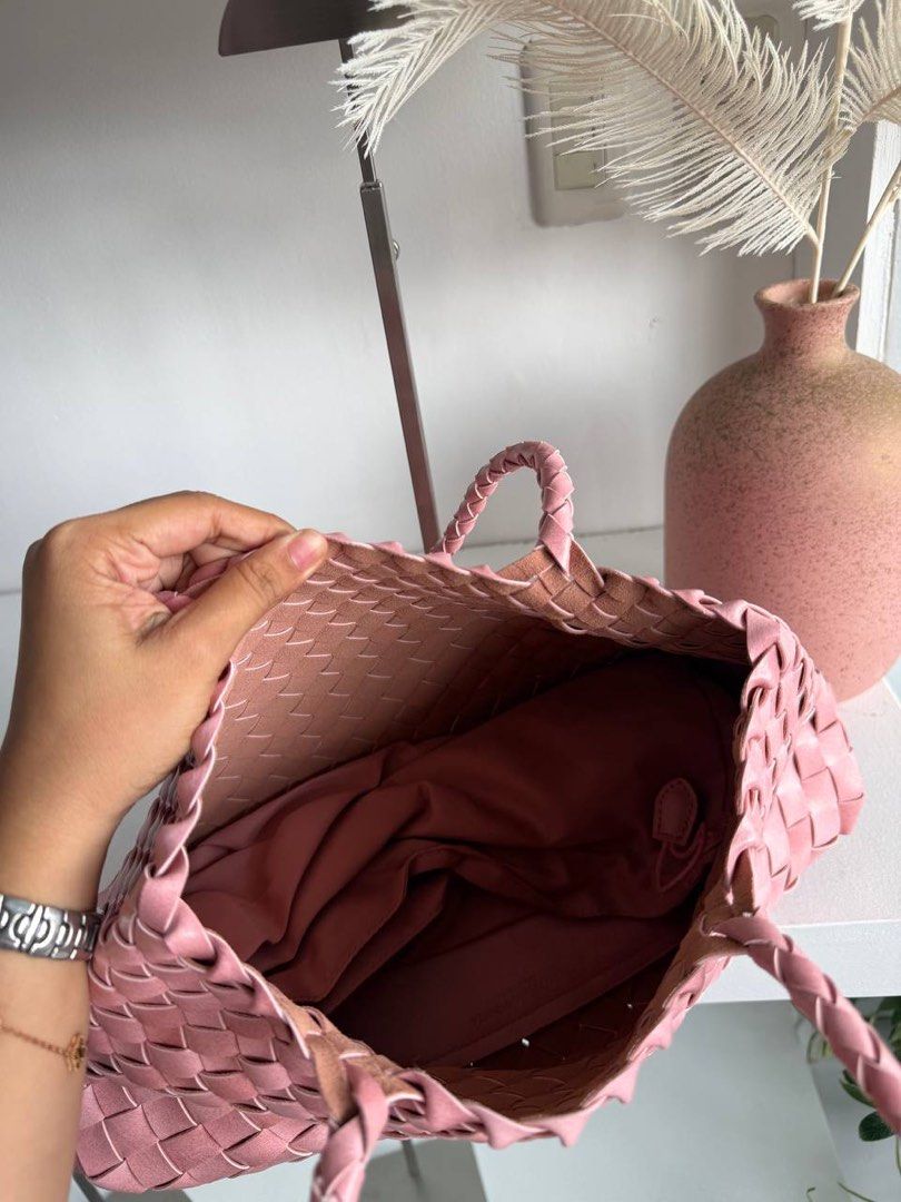 Bottegs Woven Bag Double Strap (Category: Shoulder Bags) located in Binan City. Submitted by pinkykeenshop (Listing ID 1461411125, Image 2). Description: .