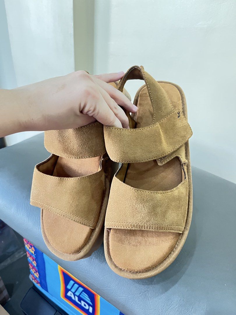 Bought in us (Category: Sandals) located in Tagum. Submitted by mats0830 (Listing ID 1461330195, Image 2). Description: New bought in usa.