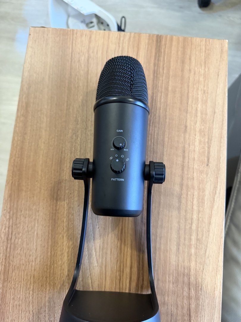 BOYA BY-PM700 USB Condenser Microphone (Category: Microphones) located in Baguio. Submitted by ernest2232 (Listing ID 1461469658, Image 2). Description: - BOYA BY-PM700 USB Condenser Microphone - Ideal for podcasts, streaming, and voiceovers - Features: Gain control, pattern selection, mute button, volume control - Includes a sturdy desk stand - Tested and works well.