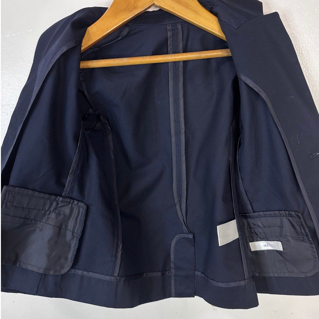 Boy’s Navy Blue Formal Blazer Size 3Y ( Soft and Comfortable ) (Category: Babies & Kids Fashion) located in Baguio. Submitted by lctrendz (Listing ID 1461368004, Image 3). Description: Single breasted. Notch Lapel , button closure , and welt pockets . 📸 Actual photos provided 📏Size may vary depending on your body build. Please check the measurements carefully before purchasing to ensure the perfect fit. Since detailed measurements are provided 