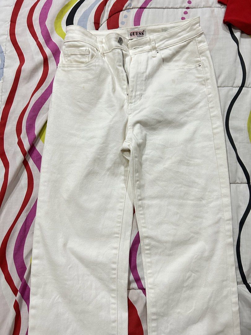 Brandnew Authentic Guess White pants (Category: Jeans) located in Pasig City. Submitted by chloelovespink (Listing ID 1461340914, Image 1). Description: - RFS: wrong size - High rise straight pants - Bought for ₱5000 .