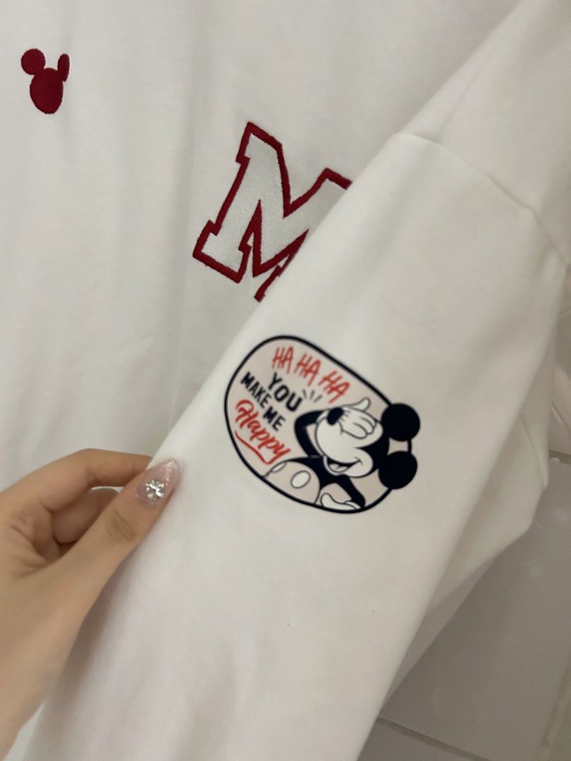 Brandnew penshoppe sweater (Category: Coats, Jackets and Outerwear) located in Pasig City. Submitted by chloelovespink (Listing ID 1461338707, Image 2). Description: - brand new never worn - limited edition Disney collection -RFS: wrong size.