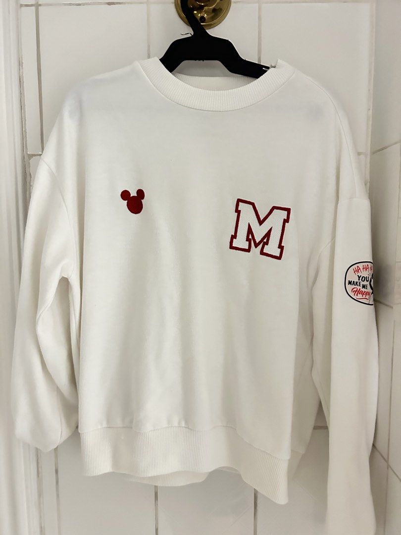 Brandnew penshoppe sweater (Category: Coats, Jackets and Outerwear) located in Pasig City. Submitted by chloelovespink (Listing ID 1461338707, Image 1). Description: - brand new never worn - limited edition Disney collection -RFS: wrong size.