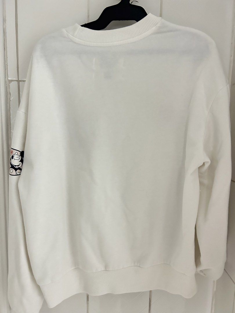 Brandnew penshoppe sweater (Category: Coats, Jackets and Outerwear) located in Pasig City. Submitted by chloelovespink (Listing ID 1461338707, Image 3). Description: - brand new never worn - limited edition Disney collection -RFS: wrong size.
