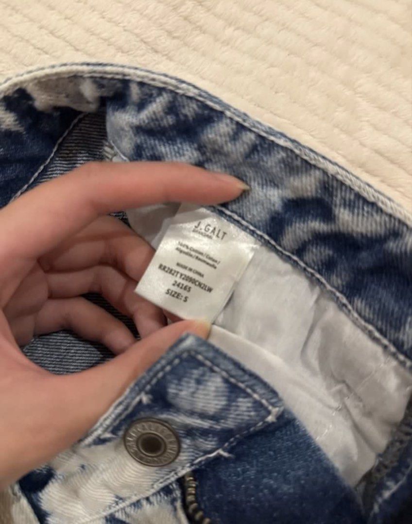 Brandy Melville Shorts (Category: Shorts) located in Manila. Submitted by ilyhana444 (Listing ID 1461551905, Image 2). Description: One size only- best fits 02 Gcash Payment Payment first no COD Lalamove or GoGoExpress delivery delivery fee must be shouldered by buyer. No reservation .