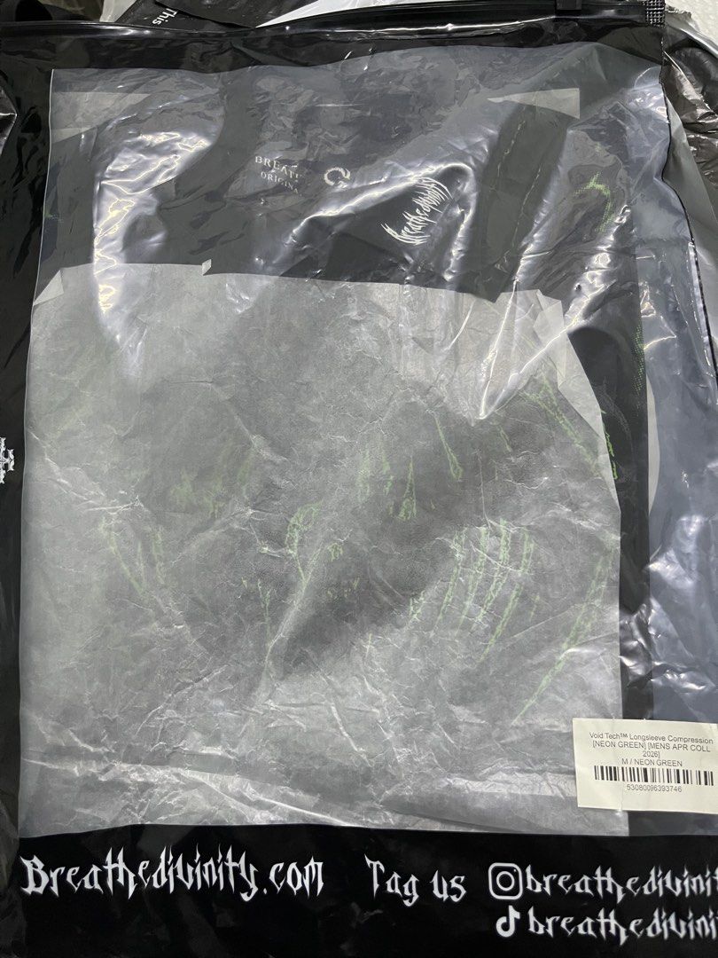 Breathedivinity Voidtech Parasite Compression (Category: Activewear) located in Kuala Kerai. Submitted by hvlmvv (Listing ID 1461425842, Image 3). Description: BreatheDivinity Voidtech Parasite Compression 🟢 Neon Green / Long Sleeve / Size M Looking to let this one go. DM if interested. No lowball, fair deal, fair price or just keep scrolling .