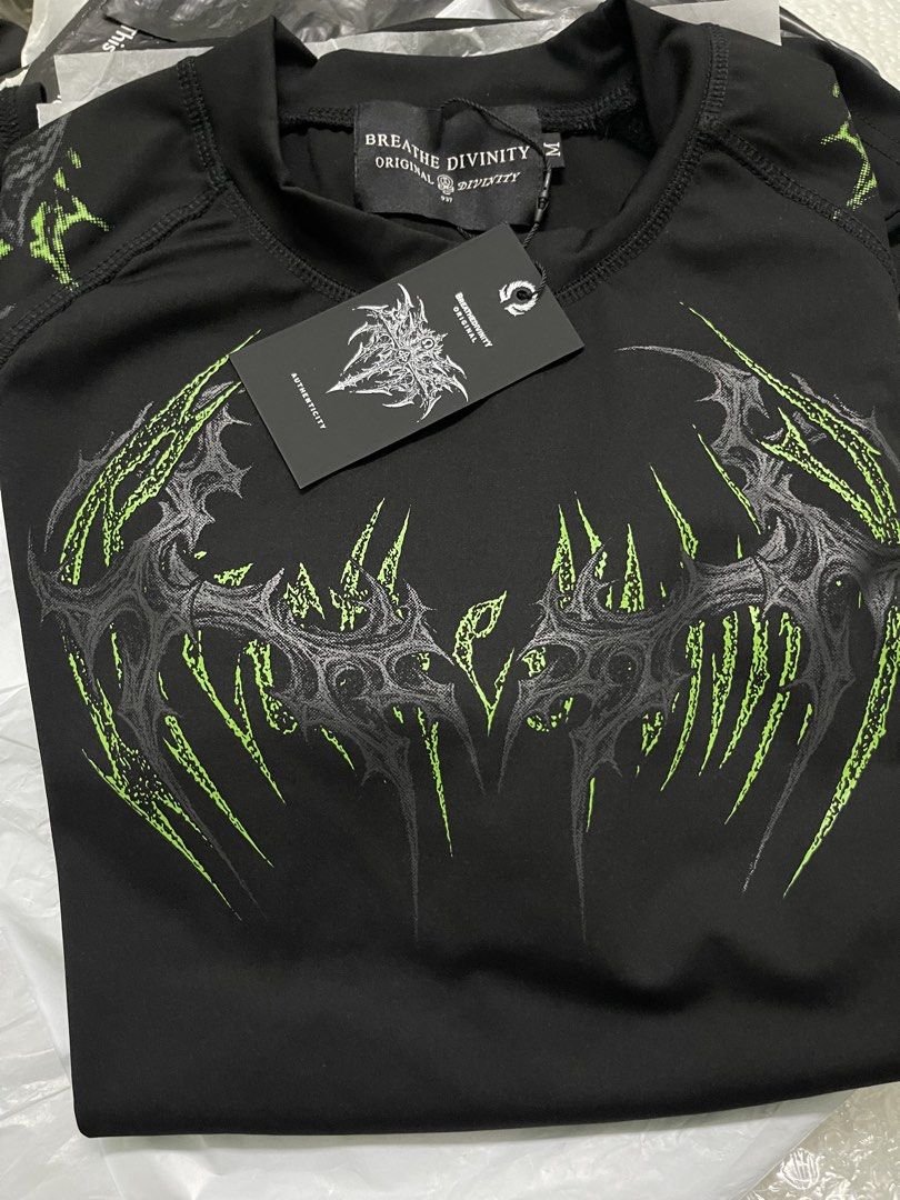 Breathedivinity Voidtech Parasite Compression (Category: Activewear) located in Kuala Kerai. Submitted by hvlmvv (Listing ID 1461425842, Image 1). Description: BreatheDivinity Voidtech Parasite Compression 🟢 Neon Green / Long Sleeve / Size M Looking to let this one go. DM if interested. No lowball, fair deal, fair price or just keep scrolling .