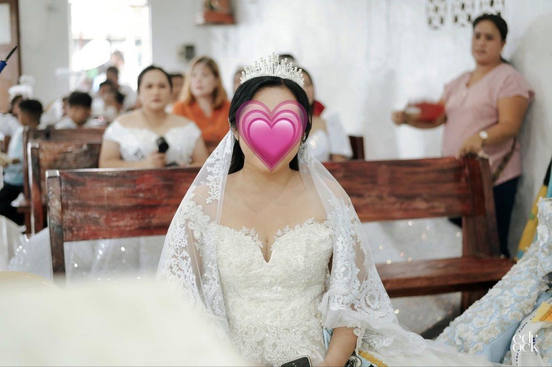 Bridal White Gown (Category: Evening dresses & gowns) located in Manila. Submitted by abigailsamonte19 (Listing ID 1461382688, Image 3). Description: Selling my white bridal gown, worn once for Flores de Mayo. 🤍 ✨ Elegant lace design ✨ With petticoat ✨ Long sleeves with beautiful lace details ✨ Includes veil and other accesories for wedding. ✨ Good condition ✨ Perfect for wedding, Flores de Mayo, Santacruzan, prenup, or photoshoot 💰 Price: Nego
