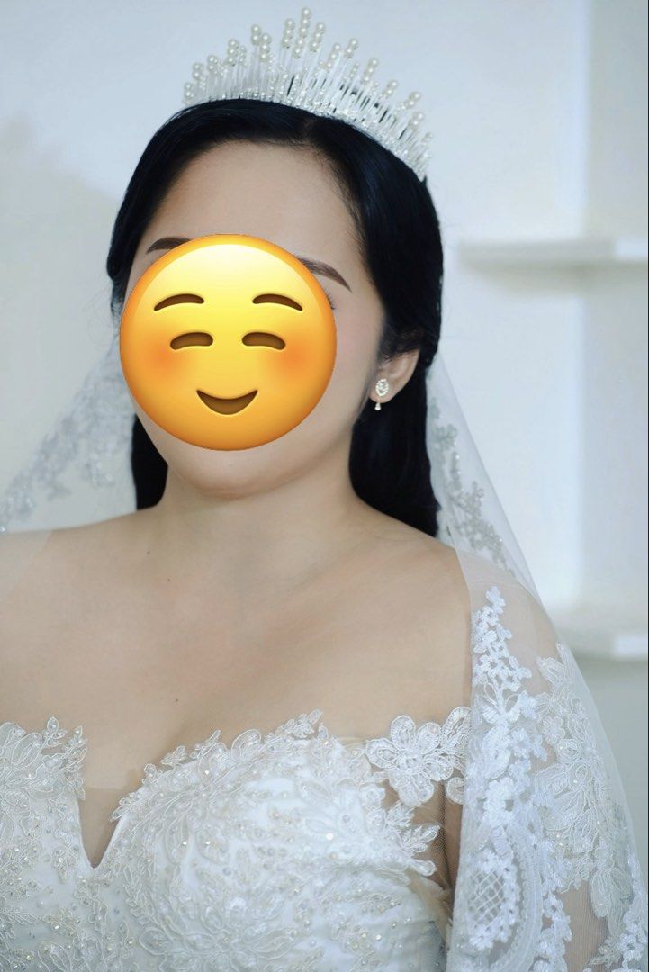 Bridal White Gown (Category: Evening dresses & gowns) located in Manila. Submitted by abigailsamonte19 (Listing ID 1461382688, Image 2). Description: Selling my white bridal gown, worn once for Flores de Mayo. 🤍 ✨ Elegant lace design ✨ With petticoat ✨ Long sleeves with beautiful lace details ✨ Includes veil and other accesories for wedding. ✨ Good condition ✨ Perfect for wedding, Flores de Mayo, Santacruzan, prenup, or photoshoot 💰 Price: Nego