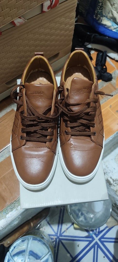 Brown Leather Sneakers (Category: Casual Shoes) located in Manila. Submitted by patman_028 (Listing ID 1461561573, Image 3). Description: - Stylish brown leather sneakers - Classic lace-up closure - Crisp white soles - Unique quilted pattern detail on the sides - Ideal for casual outings and everyday wear.