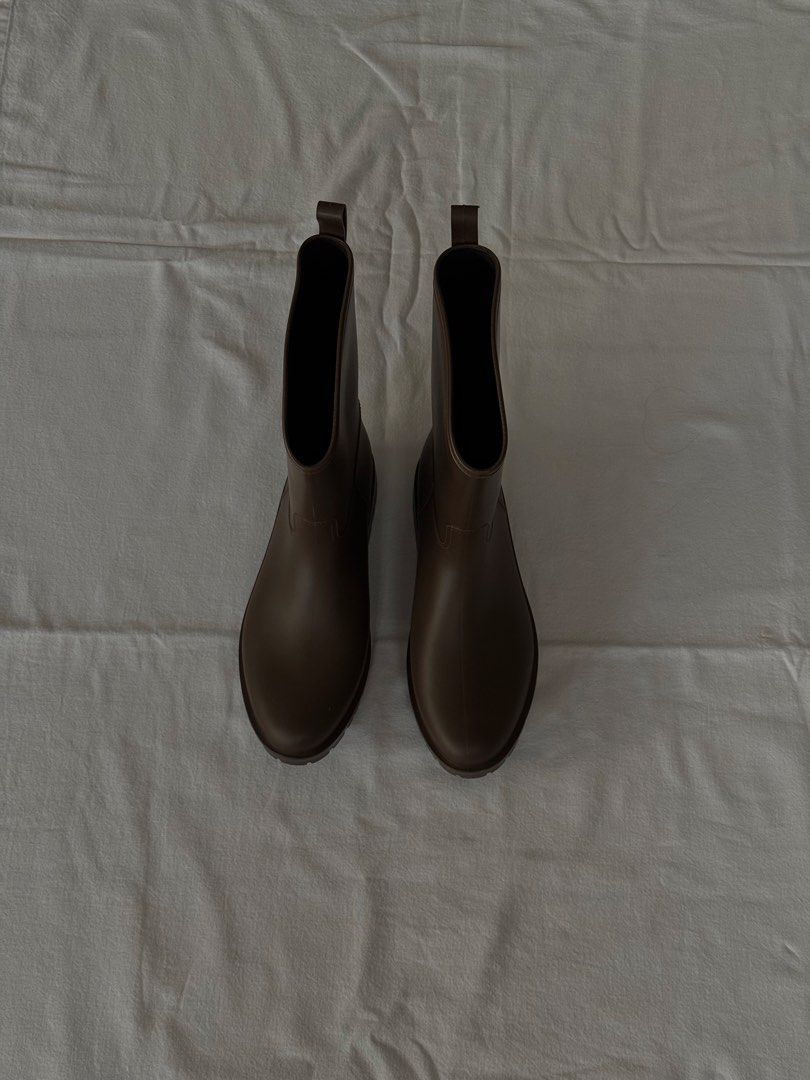 Brown Rubber Rain Boots (Category: Boots) located in Paranaque City. Submitted by summerscabinet (Listing ID 1461425728, Image 2). Description: Used once.