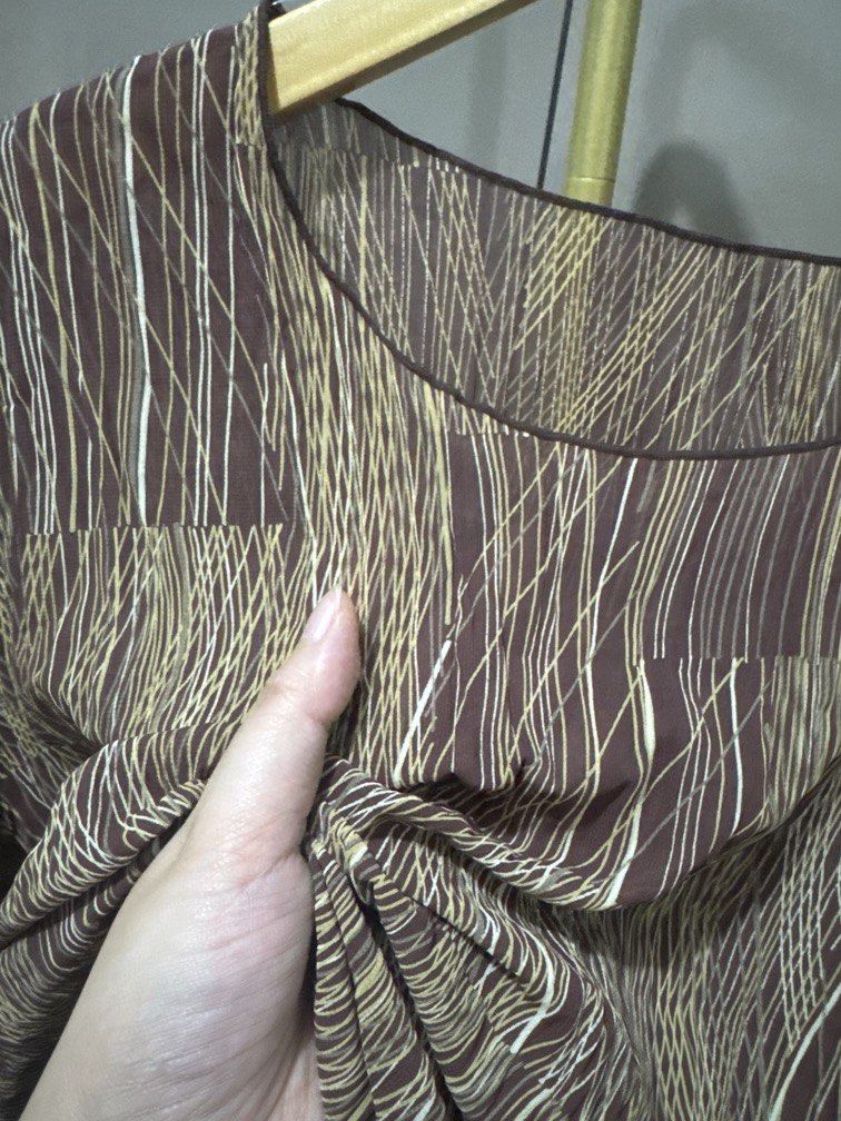 Brown See through Top (Category: Blouses) located in Mexico. Submitted by studioleraph (Listing ID 1461452347, Image 2). Description: 🛍️ Perfect for your personal wardrobe or reseller business 🫶 👗 The actual item being sold is the original garment shown in the product photos. Small differences in fit, drape, color, texture, or details may occur. 💌 Condition: • Preloved; Please wash the items before wearing. • Please manage expectations as the