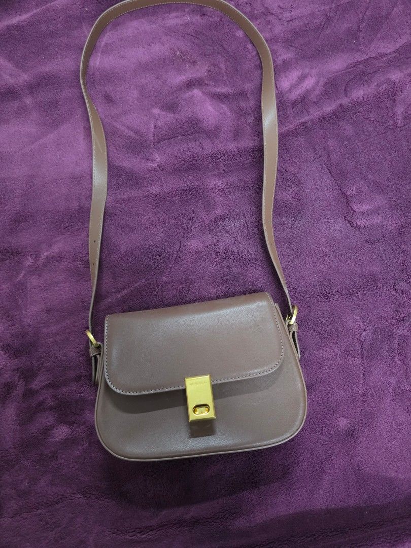 Brown Shoulder Bag with Gold Clasp (Category: Shoulder Bags) located in Manila. Submitted by f3v1nadump (Listing ID 1461377432, Image 1). Description: - Cute brown shoulder bag - Gold clasp closure - Adjustable strap - Interior zippered pocket - Faux leather material - Ideal for everyday use - Fits phone, wallet, and keys.