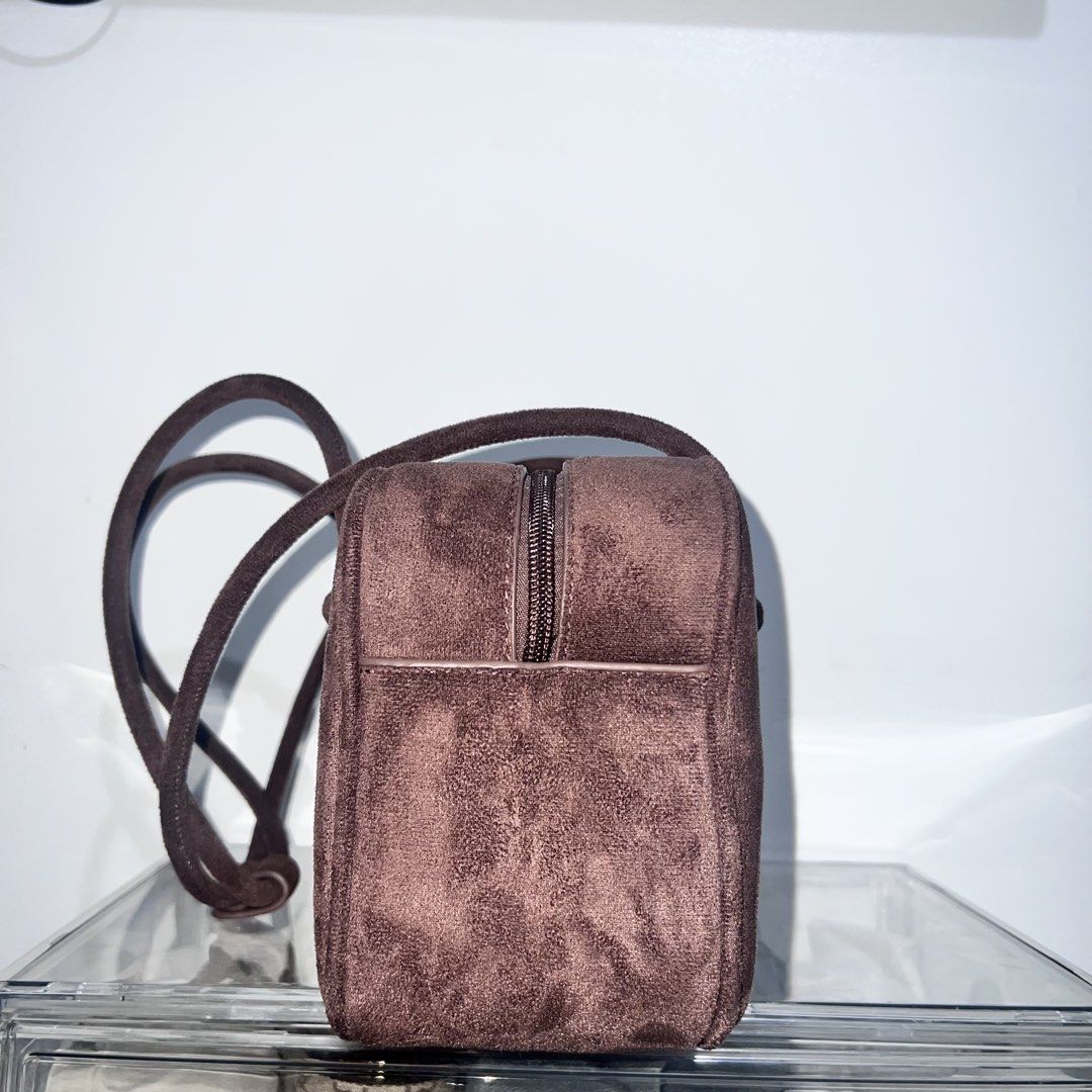 Brown Suede Shoulder Bag (Category: Shoulder Bags) located in Lubao. Submitted by ad_apparel (Listing ID 1461533268, Image 3). Description: - Cute brown shoulder bag - Made of soft suede material - Main zip compartment - Inner zip pocket - Great for everyday use PRELOVED🫶🏻 RFS: Decluttering Original price Php 998.