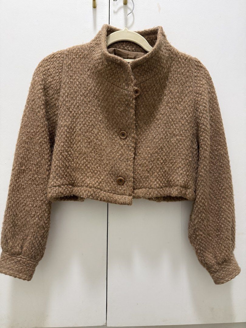 Brown Textured Cropped Jacket (Category: Coats, Jackets and Outerwear) located in Noveleta. Submitted by andreapallera (Listing ID 1461481692, Image 1). Description: - Cute brown cropped jacket - Warm and cozy feel - Ideal for layering - Full length sleeves.