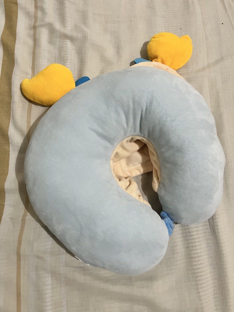 Bubbles Neck Pillow (Category: Travel Essentials & Accessories) located in Manila. Submitted by l1lbaddie (Listing ID 1461535195, Image 2). Description: .