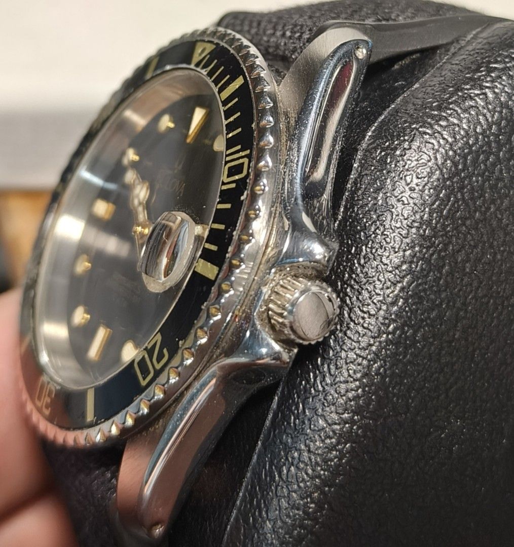 Bulova Automatic Swiss Made (1990s) (Category: Men's Watches) located in Quezon City. Submitted by jtgabs (Listing ID 1461441917, Image 3). Description: - 1990s Bulova watch with a classic black dial. - Features 25 jewels for precise timekeeping. - Water-resistant up to 10 ATM (100 meters) - Includes a functional rotating bezel and a convenient date window. - Comes with a stylish, textured rubber black strap. - Shows some signs of normal wear on 