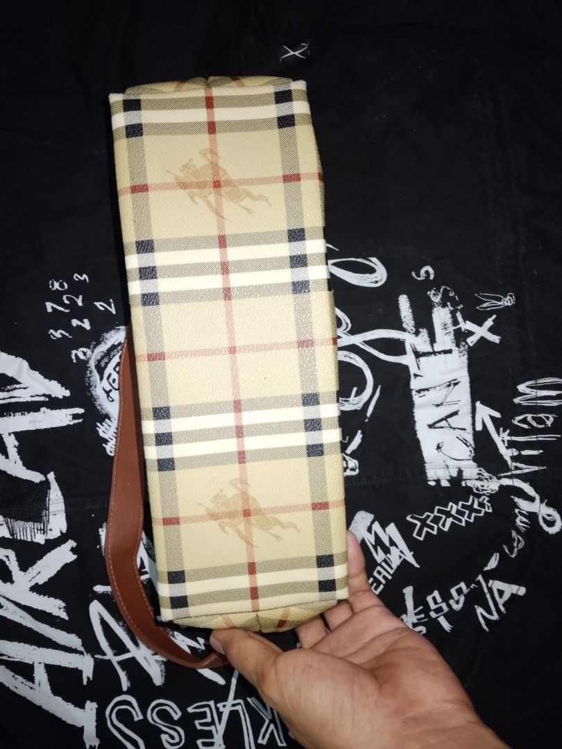 Burberry (Category: Beach Bags) located in Bauang. Submitted by livefalcon_912b75 (Listing ID 1461561281, Image 3). Description: DM if interested.