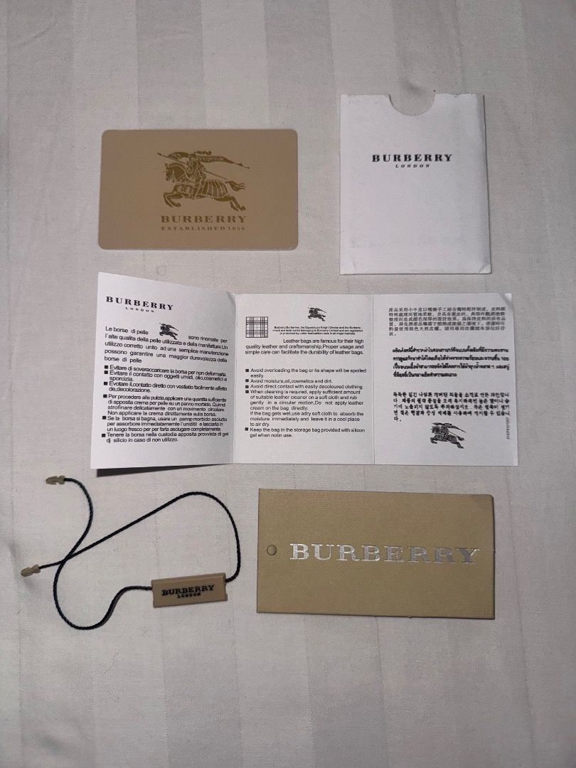 Burberry Pocket Bag Canvas Leather (Category: Luxury Bags & Wallets) located in Quezon City. Submitted by biboobeary (Listing ID 1461532850, Image 3). Description: Issue: A bit dirty - Burberry Pocket Bag - Material: Canvas and Leather - Made in Italy - Includes authenticity cards and dust bag - Features interior Burberry logo - Ideal for everyday use.