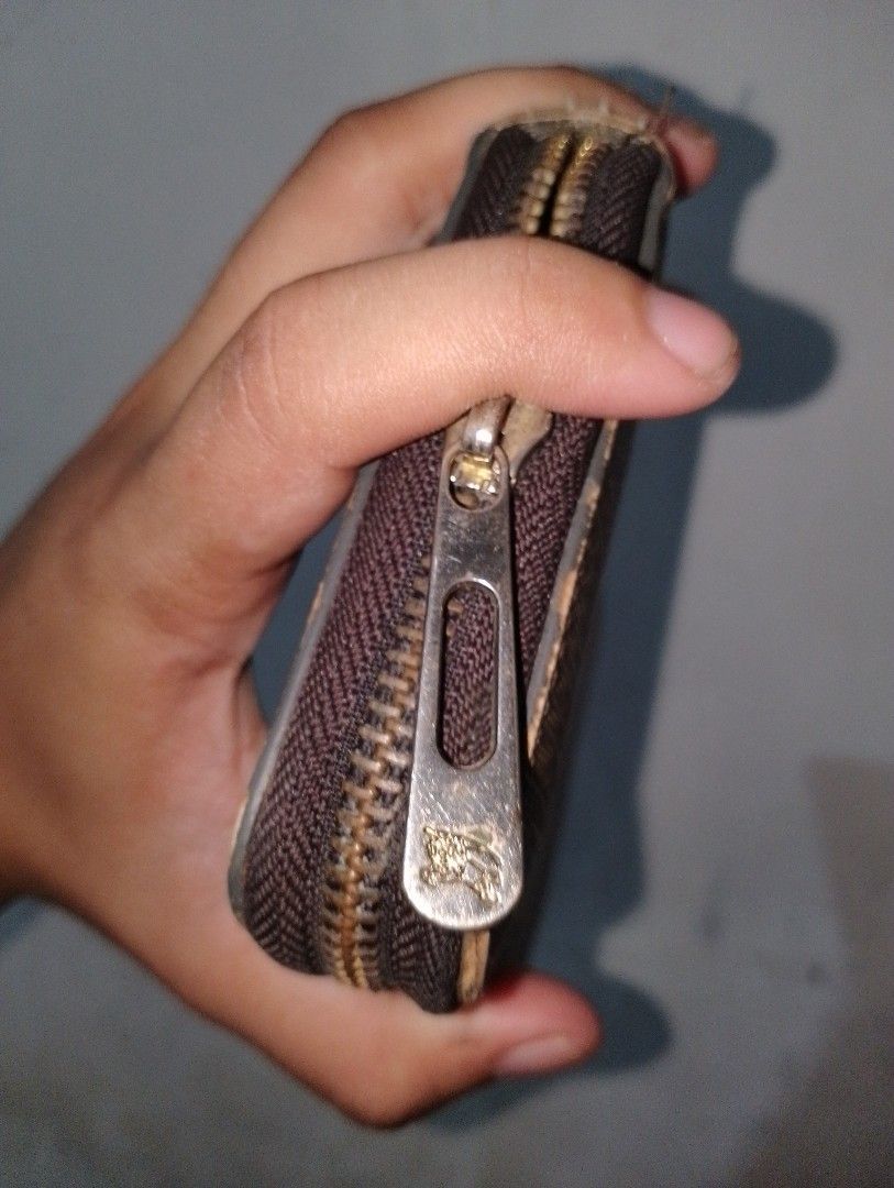 Burberry Wallet (Category: Luxury Bags & Wallets) located in Carmen. Submitted by fukqueazz (Listing ID 1461545044, Image 2). Description: Burberry Wallet Complete Tags Good Condition No Issues 📍Cebu JnT Express Mop:Gcash.