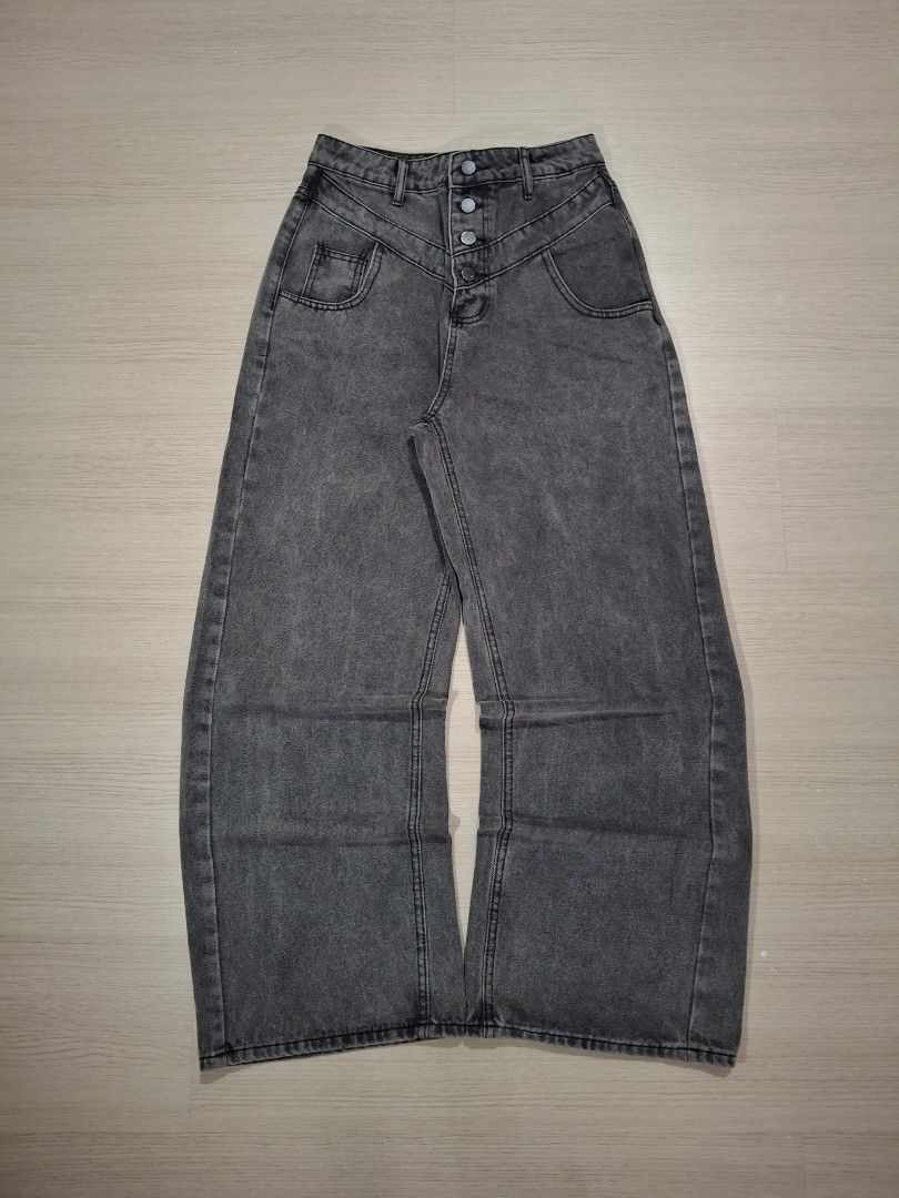 BUTTON FLY LIGHT GRAY BAGGY JEANS (Category: Jeans) located in Manila. Submitted by deepsythrift (Listing ID 1461409366, Image 1). Description: BUTTON FLY LIGHT GRAY BAGGY JEANS — MEASUREMENT (INCHES) WAIST: 30 LENGTH: 42 THIGH: 13.5 LEG OPENING / HEM: 11.5 — MINE: ₽499 — (10/10) EXCELLENT CONDITION MUST HAVE FAV HARD DENIM HEAVY THICK BAGGY BUTTON FLY — FLAW(S): NONE — NOTES: READ THE THREE PINNED POST MANAGE YOUR EXPECTATIONS COLOR MAY VARY DUE