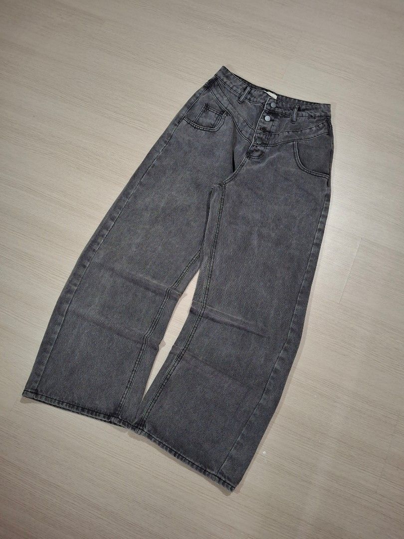 BUTTON FLY LIGHT GRAY BAGGY JEANS (Category: Jeans) located in Manila. Submitted by deepsythrift (Listing ID 1461409366, Image 2). Description: BUTTON FLY LIGHT GRAY BAGGY JEANS — MEASUREMENT (INCHES) WAIST: 30 LENGTH: 42 THIGH: 13.5 LEG OPENING / HEM: 11.5 — MINE: ₽499 — (10/10) EXCELLENT CONDITION MUST HAVE FAV HARD DENIM HEAVY THICK BAGGY BUTTON FLY — FLAW(S): NONE — NOTES: READ THE THREE PINNED POST MANAGE YOUR EXPECTATIONS COLOR MAY VARY DUE