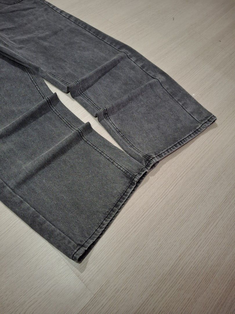 BUTTON FLY LIGHT GRAY BAGGY JEANS (Category: Jeans) located in Manila. Submitted by deepsythrift (Listing ID 1461409366, Image 3). Description: BUTTON FLY LIGHT GRAY BAGGY JEANS — MEASUREMENT (INCHES) WAIST: 30 LENGTH: 42 THIGH: 13.5 LEG OPENING / HEM: 11.5 — MINE: ₽499 — (10/10) EXCELLENT CONDITION MUST HAVE FAV HARD DENIM HEAVY THICK BAGGY BUTTON FLY — FLAW(S): NONE — NOTES: READ THE THREE PINNED POST MANAGE YOUR EXPECTATIONS COLOR MAY VARY DUE