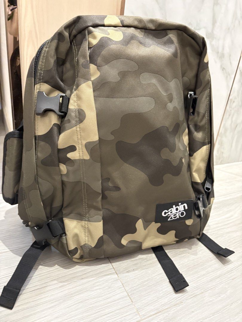 Cabin Zero backpack （分類：行山及露營）位於 Hong Kong。 由 gagachau 提交（商品編號 1461348616，圖片 2）。簡介： Around 30L ,hand carry size Camouflage pattern 。