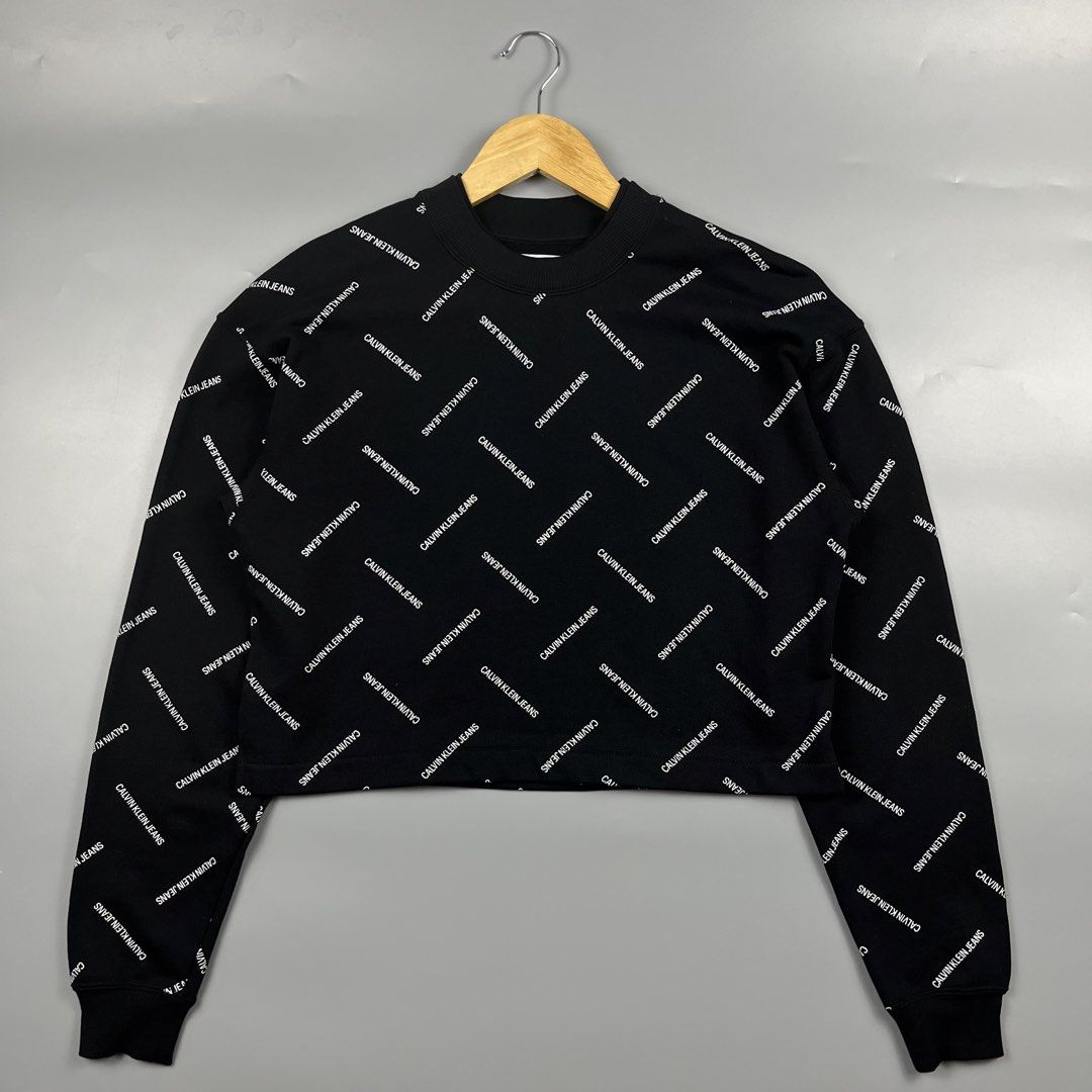 Calvin Klein Cropped Crewneck (Category: Activewear) located in Los Banos. Submitted by 4030.archives. (Listing ID 1461483439, Image 1). Description: Calvin Klein Cropped Crewneck 1300 Pesos XS Length : 18 inches Width : 20 inches Good as new.