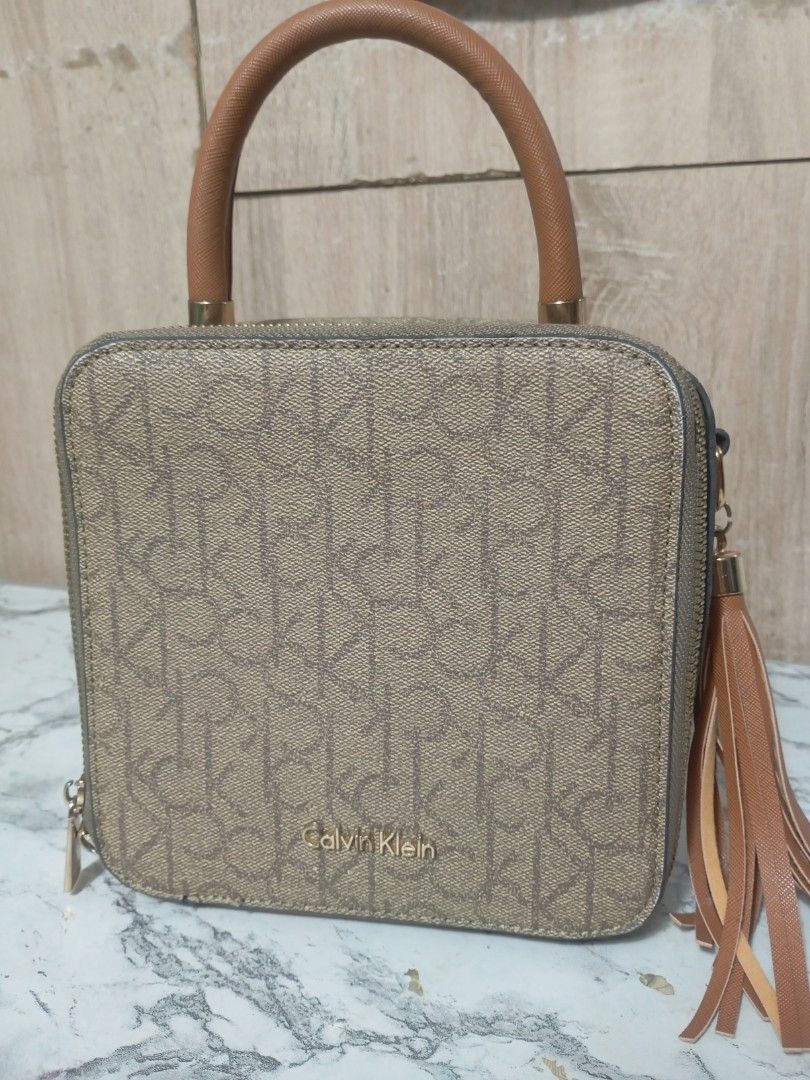 Calvin Klein Hand bag with Shoulder Strap (Category: Purses & Pouches) located in Pasay City. Submitted by royal_loveshop (Listing ID 1461458469, Image 1). Description: I have barely used this handbag. I only got to use it in slightly formal events. It looks very cute, unique, and dainty. This boxed-shaped purse can fit a lot of your important stuff, including your wallet and cellphone, keys, a compact powder and a lipstick, without looking bulky