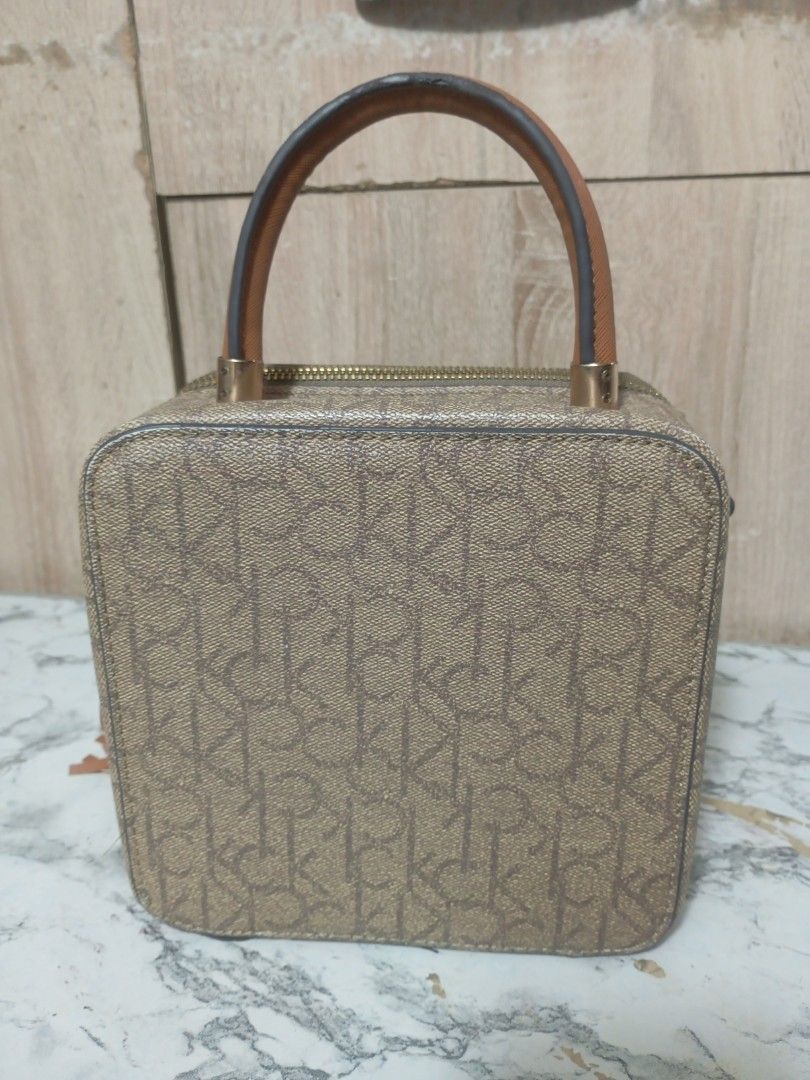 Calvin Klein Hand bag with Shoulder Strap (Category: Purses & Pouches) located in Pasay City. Submitted by royal_loveshop (Listing ID 1461458469, Image 3). Description: I have barely used this handbag. I only got to use it in slightly formal events. It looks very cute, unique, and dainty. This boxed-shaped purse can fit a lot of your important stuff, including your wallet and cellphone, keys, a compact powder and a lipstick, without looking bulky