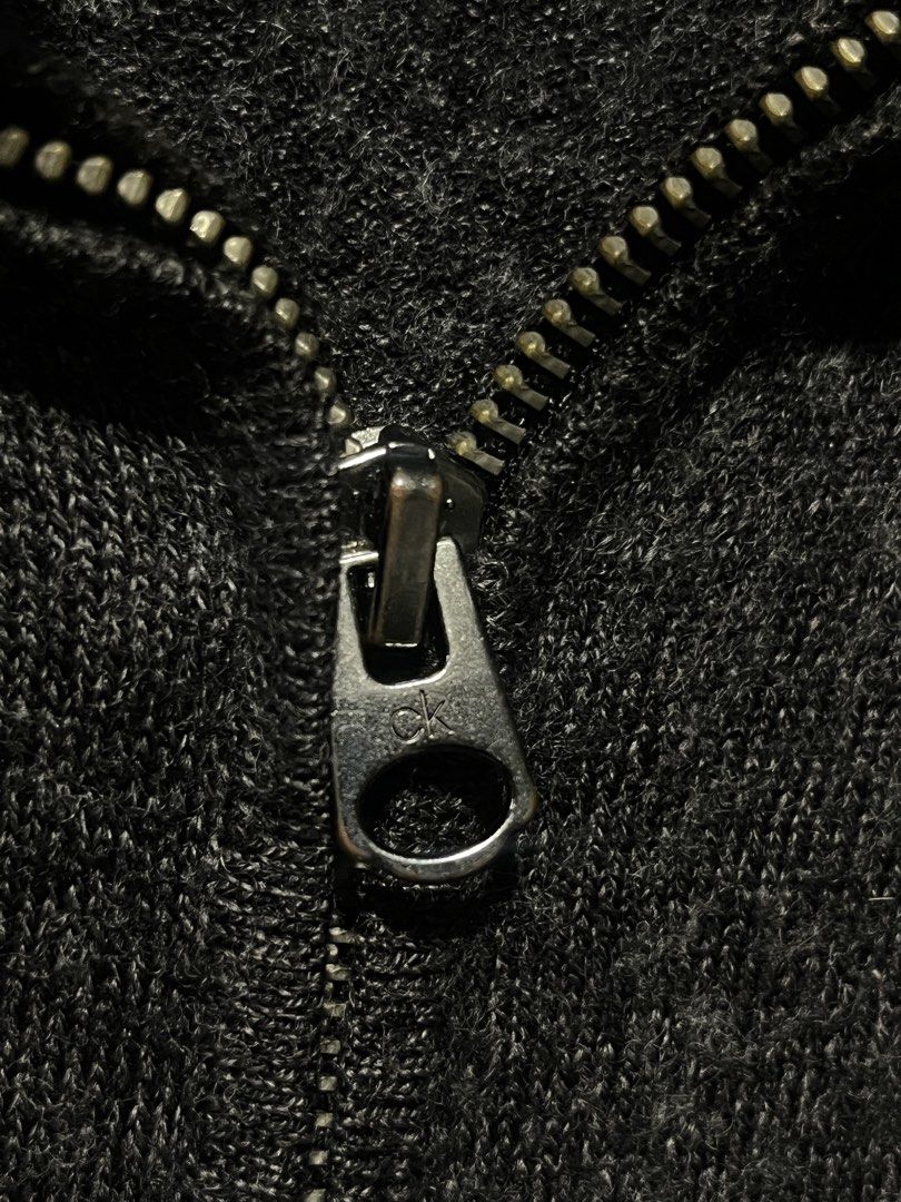 Calvin Klein wool zip up sweater (Category: Tshirts & Polo Shirts ) located in Andop. Submitted by poesis (Listing ID 1461474324, Image 3). Description: Pit to pit : 17 inches Length : 26 inches.